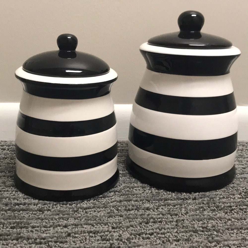 Kitchen canister set